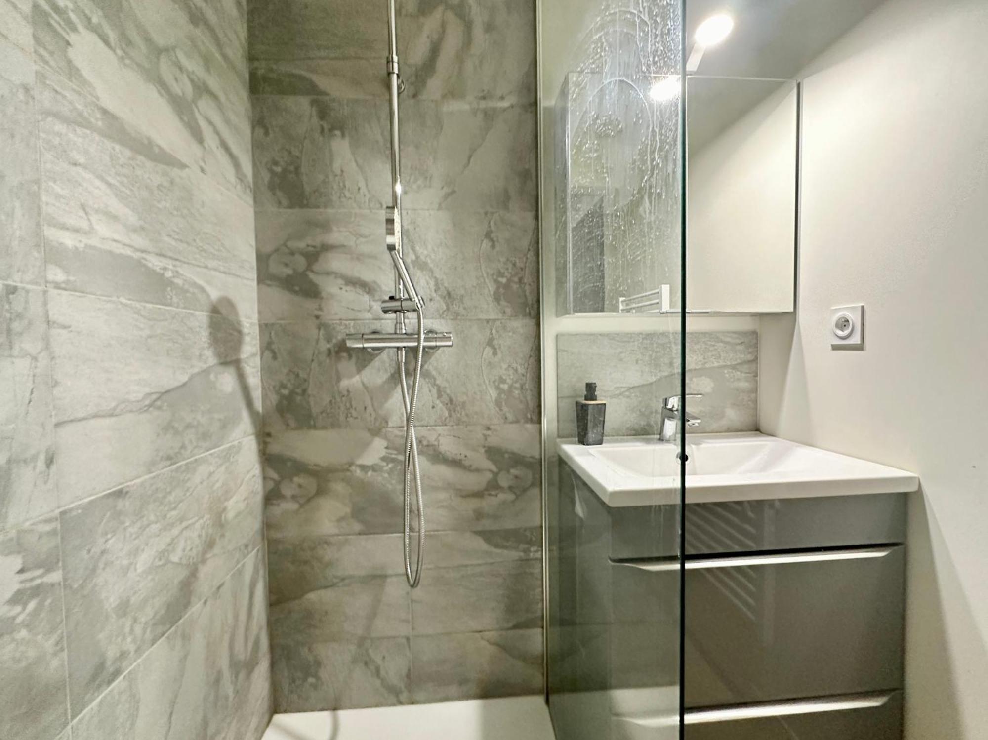 L'Haussmannien, Splendide Et Lumineux Apartment ลิมอจส์ ภายนอก รูปภาพ